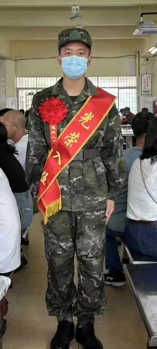 军装高新学长帅炸啦！技能报国正当时 - 图2