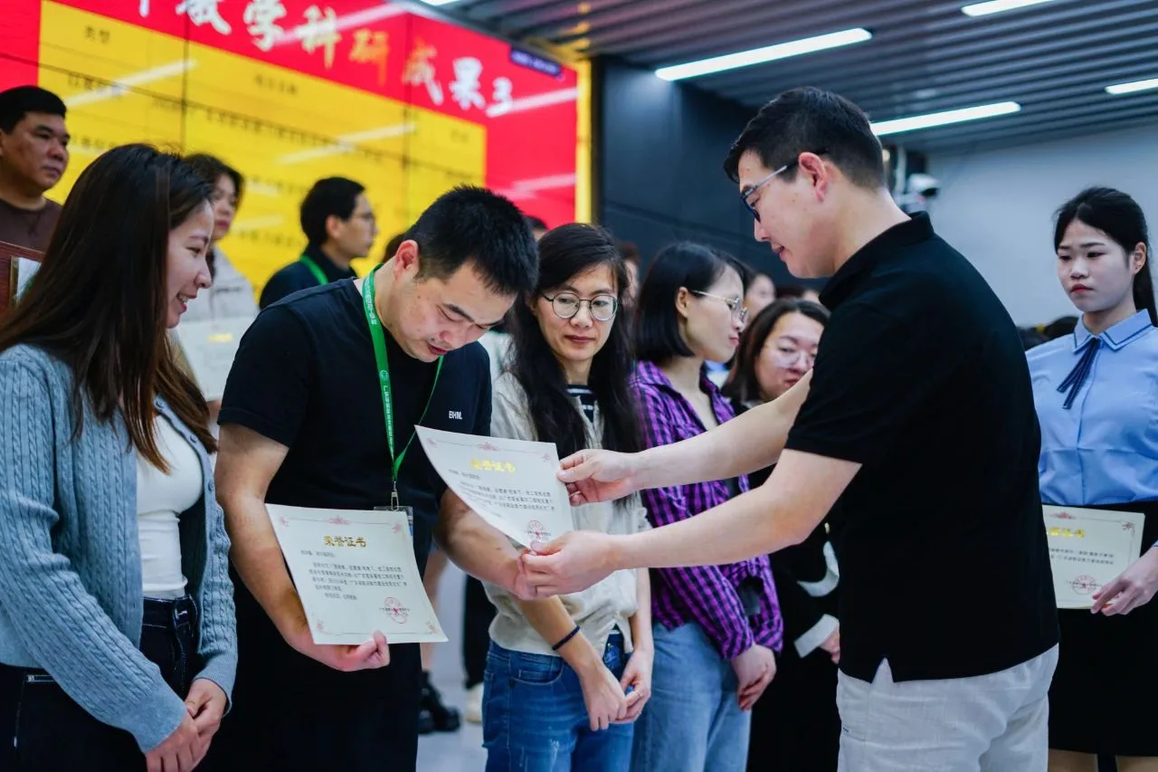 高新榜样引领 | 开学典礼：新学期，让我们一起闪耀 - 图16